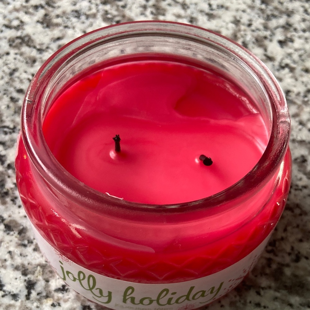 Gold canyon Cozy Christmas Candle - Picture 2 of 4
